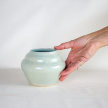 Load image into Gallery viewer, VASE 4
